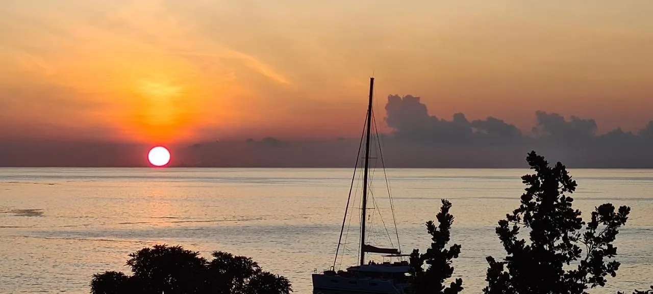 Guest house Harmony Self-Catering Apartments Beau Vallon